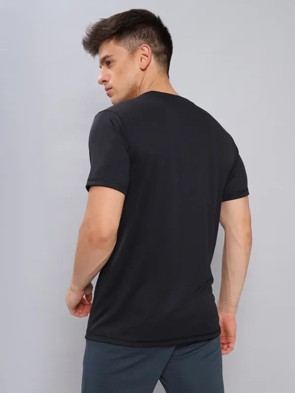 Men Solid Slim Fit Crew Neck T-shirt