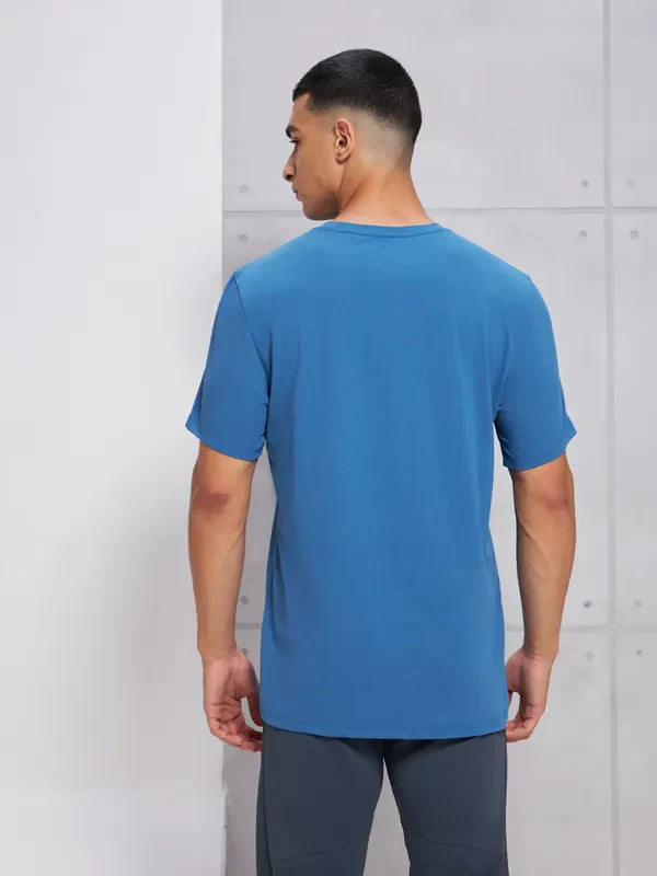 Men Solid Slim Fit Crew Neck T-shirt