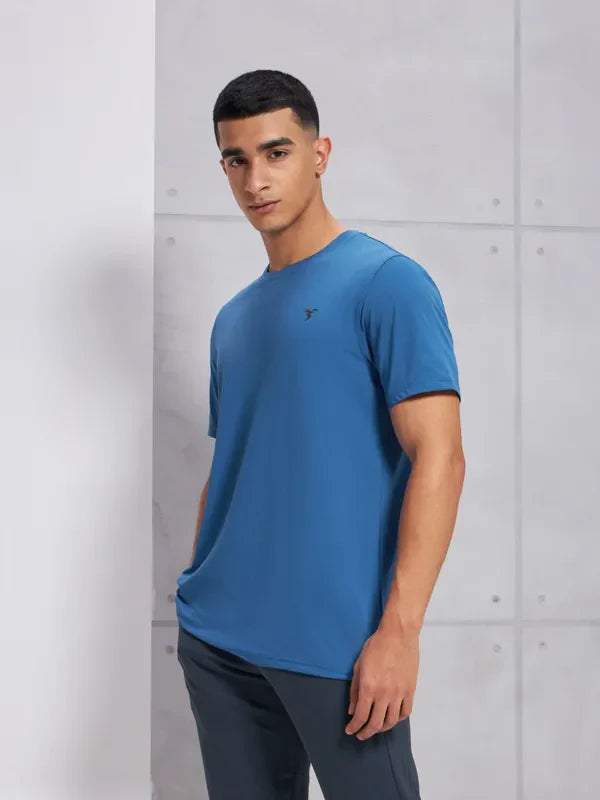 Men Solid Slim Fit Crew Neck T-shirt