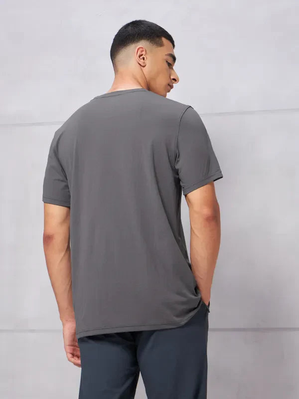 Men Solid Slim Fit Crew Neck T-shirt