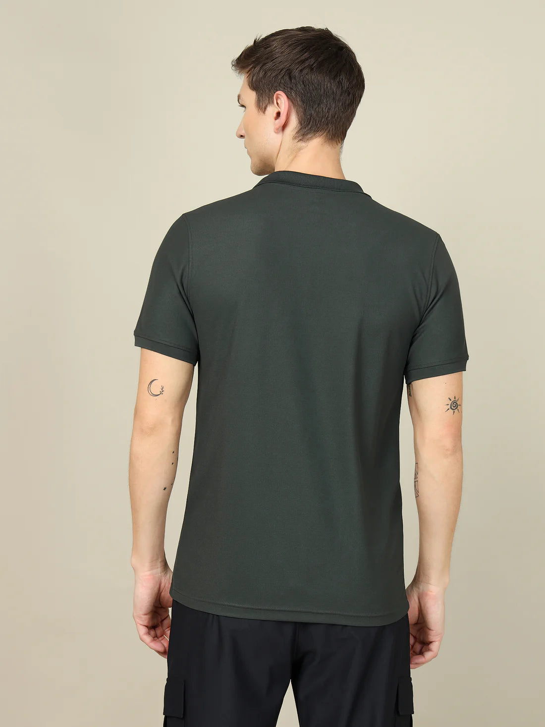Men Solid Slim Fit Polo T-shirt