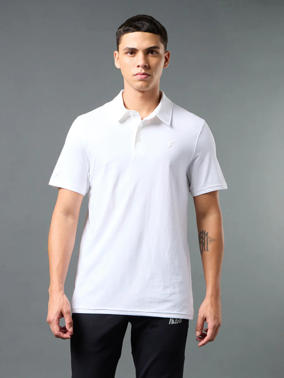 Men Solid Slim Fit Polo T-shirt