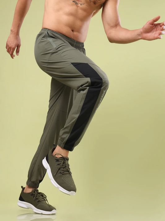 Men Solid Slim Fit Sports Joggers