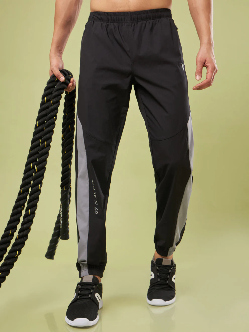 Men Solid Slim Fit Sports Joggers