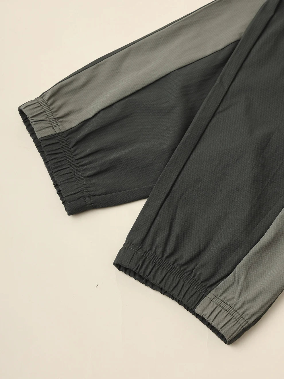 Men Solid Slim Fit Sports Joggers