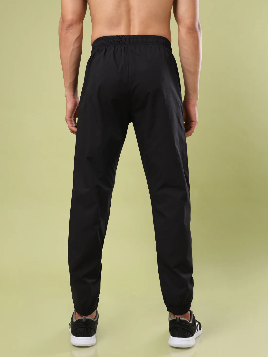 Men Solid Slim Fit Sports Joggers