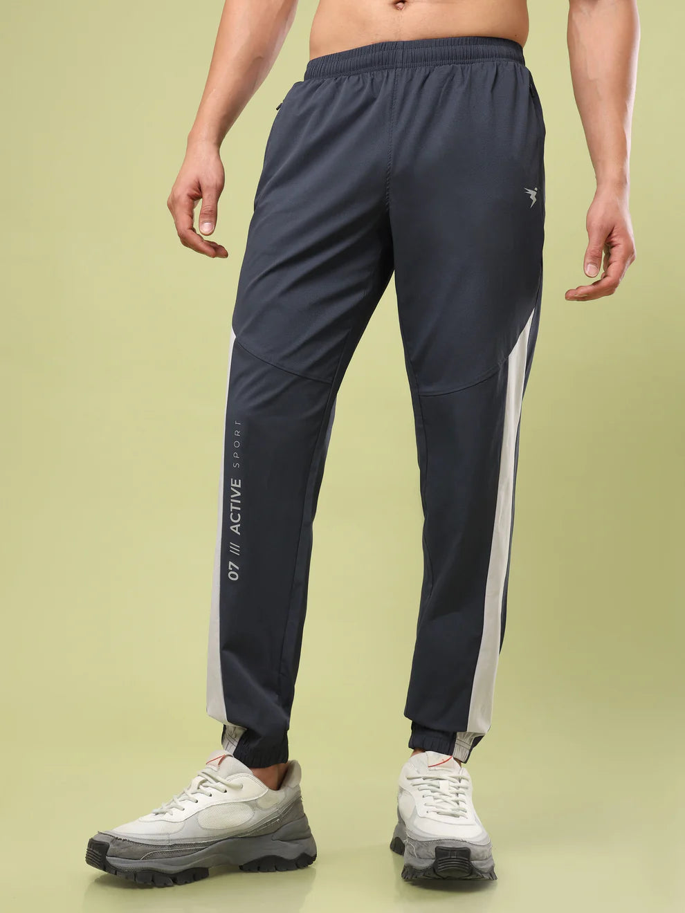 Men Solid Slim Fit Sports Joggers