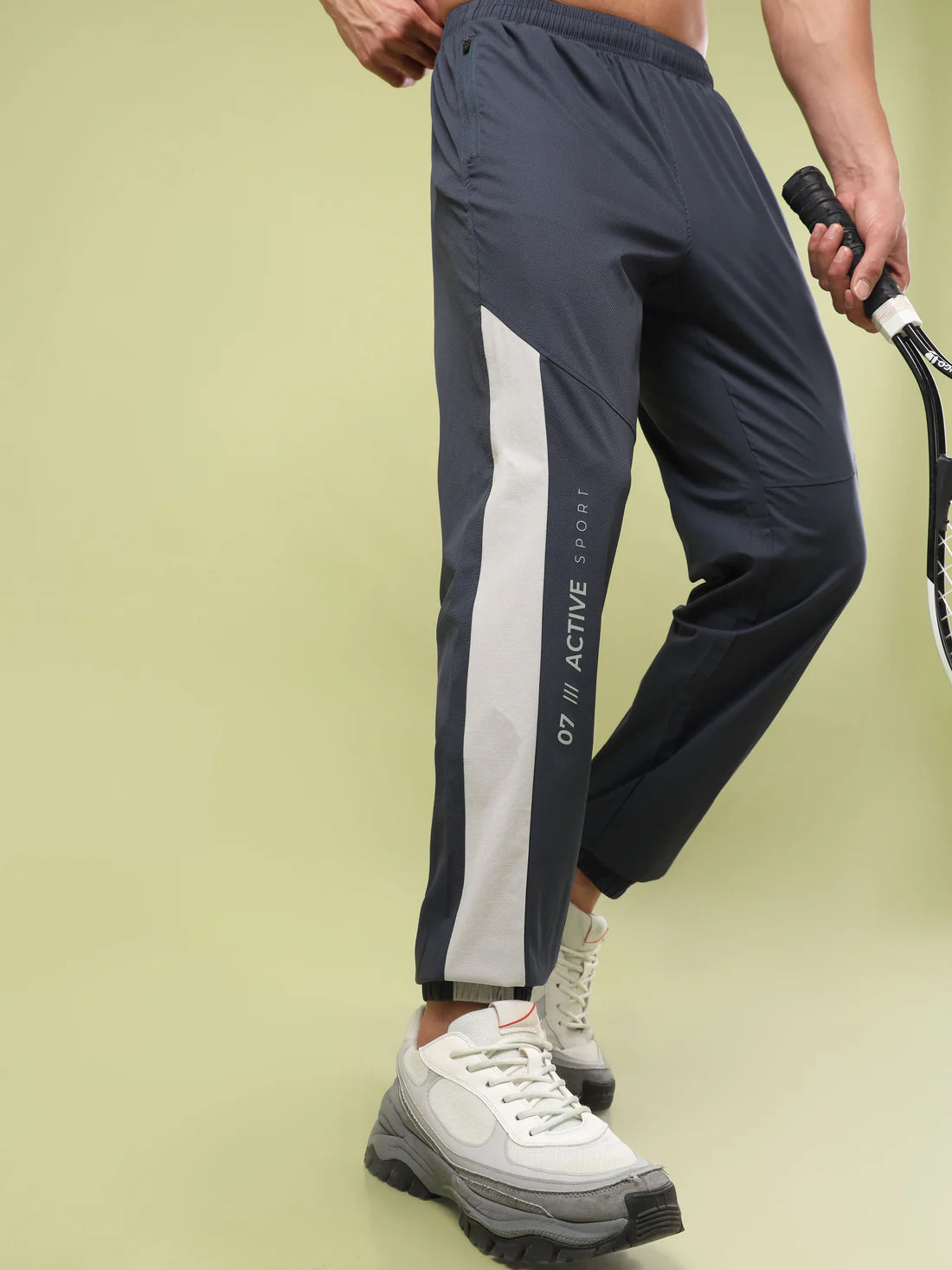 Men Solid Slim Fit Sports Joggers
