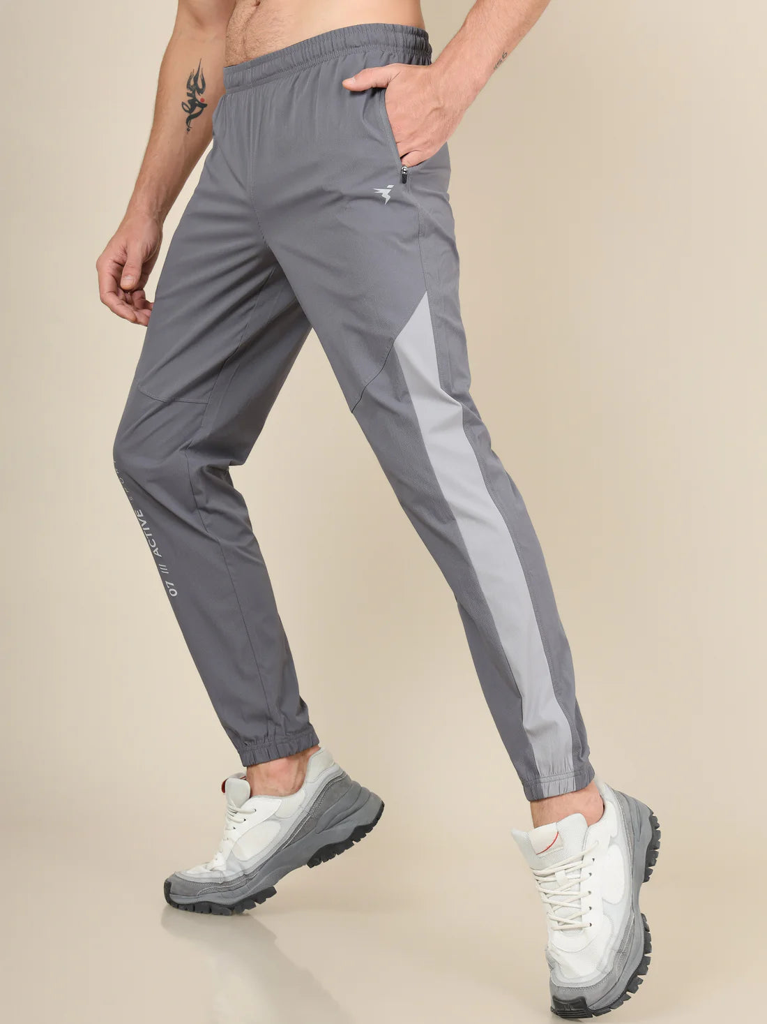 Men Solid Slim Fit Sports Joggers