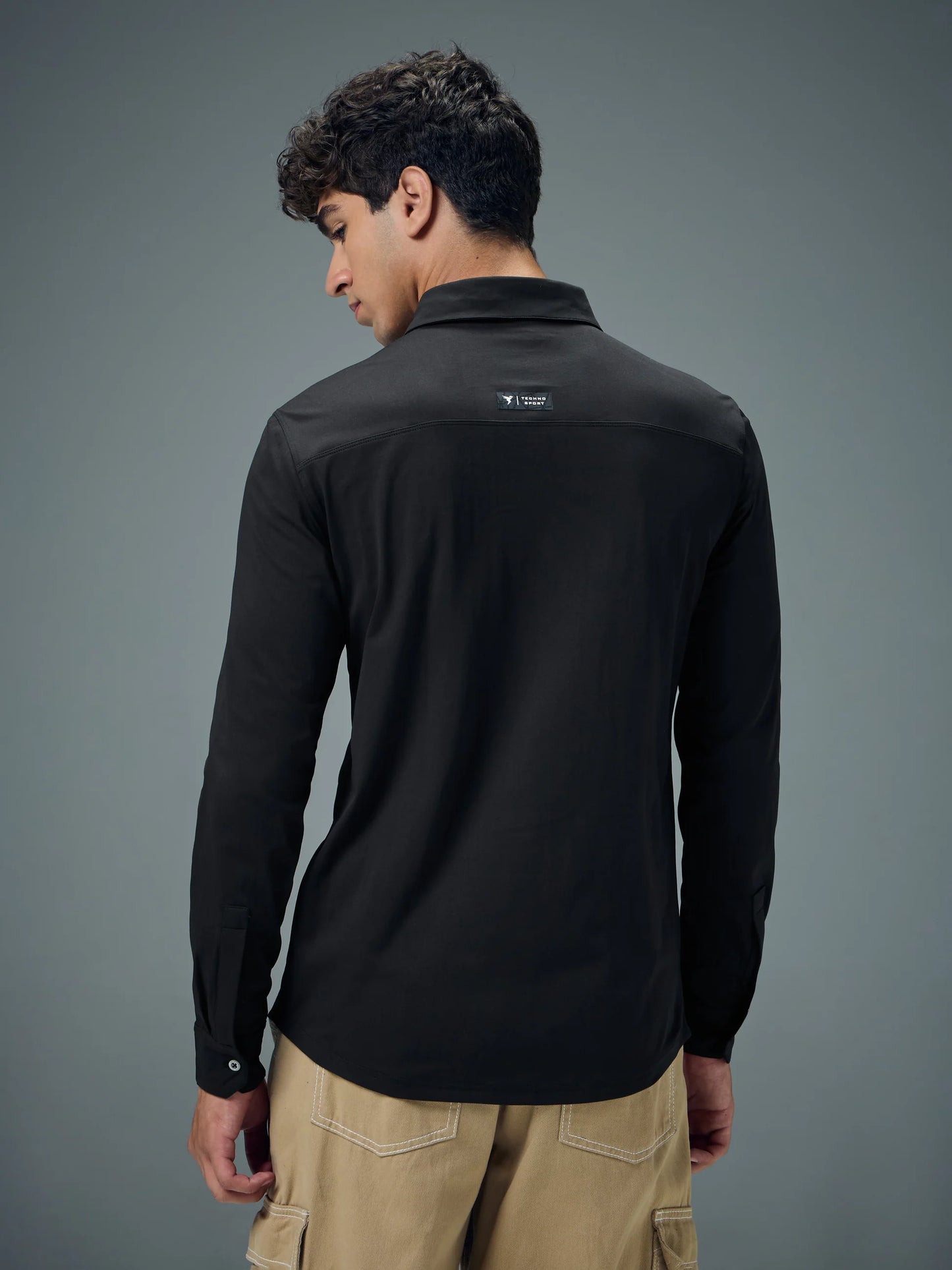 Men Solid Regular Fit Spread Collar Casual Shirt