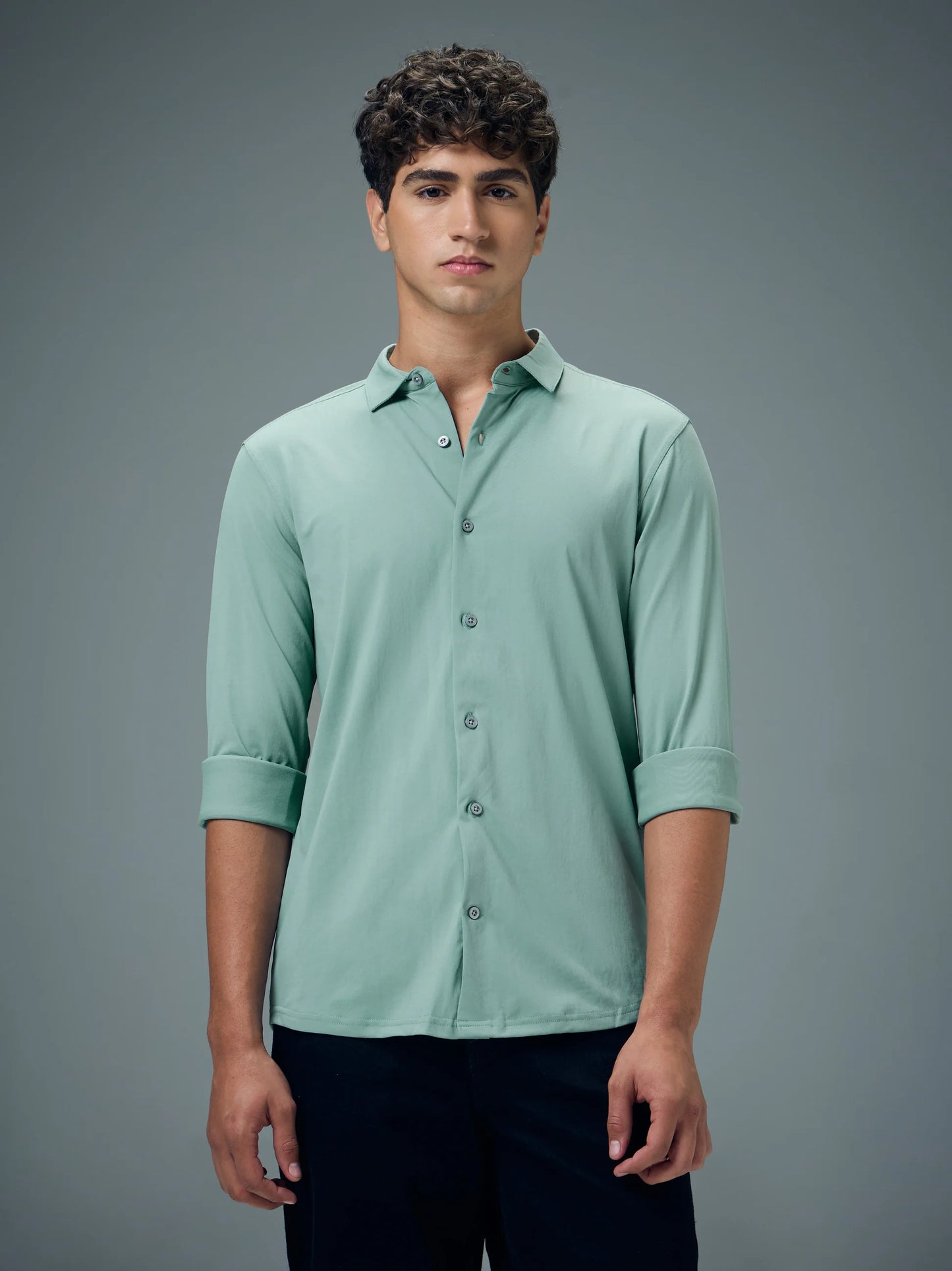 Men Solid Regular Fit Spread Collar Casual Shirt