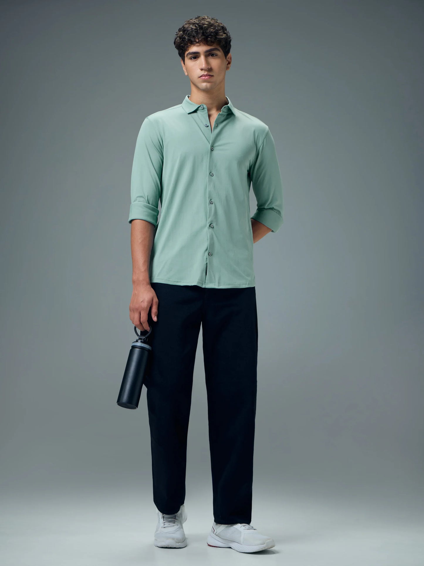 Men Solid Regular Fit Spread Collar Casual Shirt