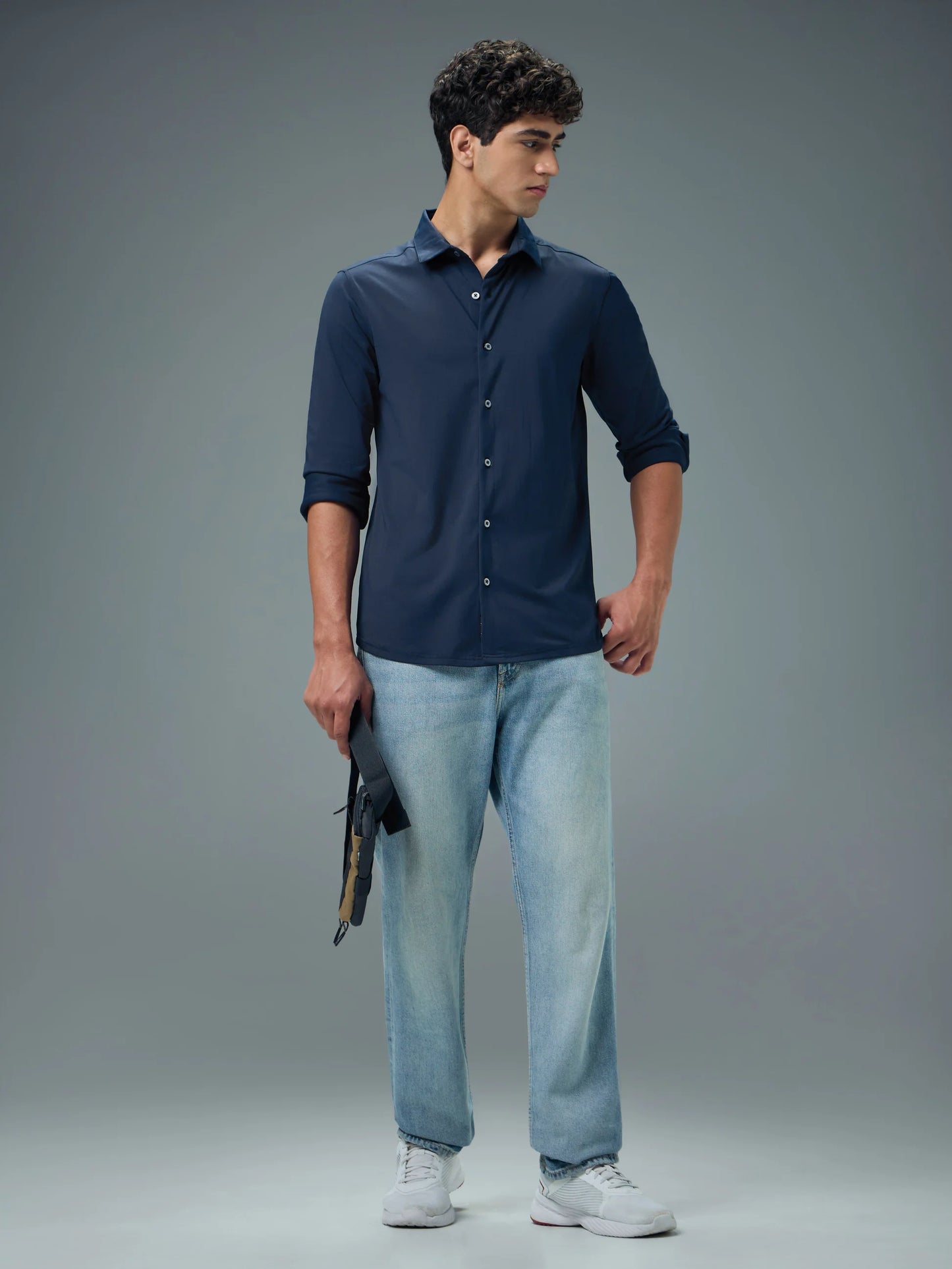 Men Solid Regular Fit Spread Collar Casual Shirt