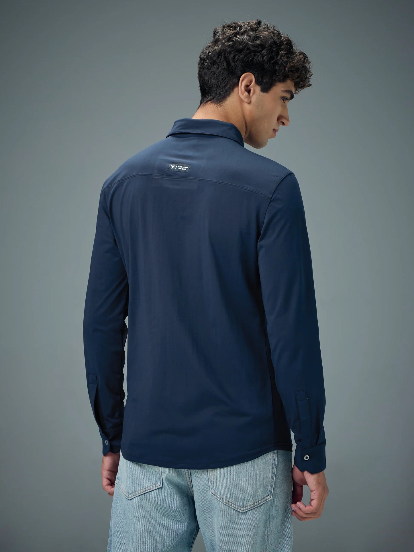 Men Solid Regular Fit Spread Collar Casual Shirt