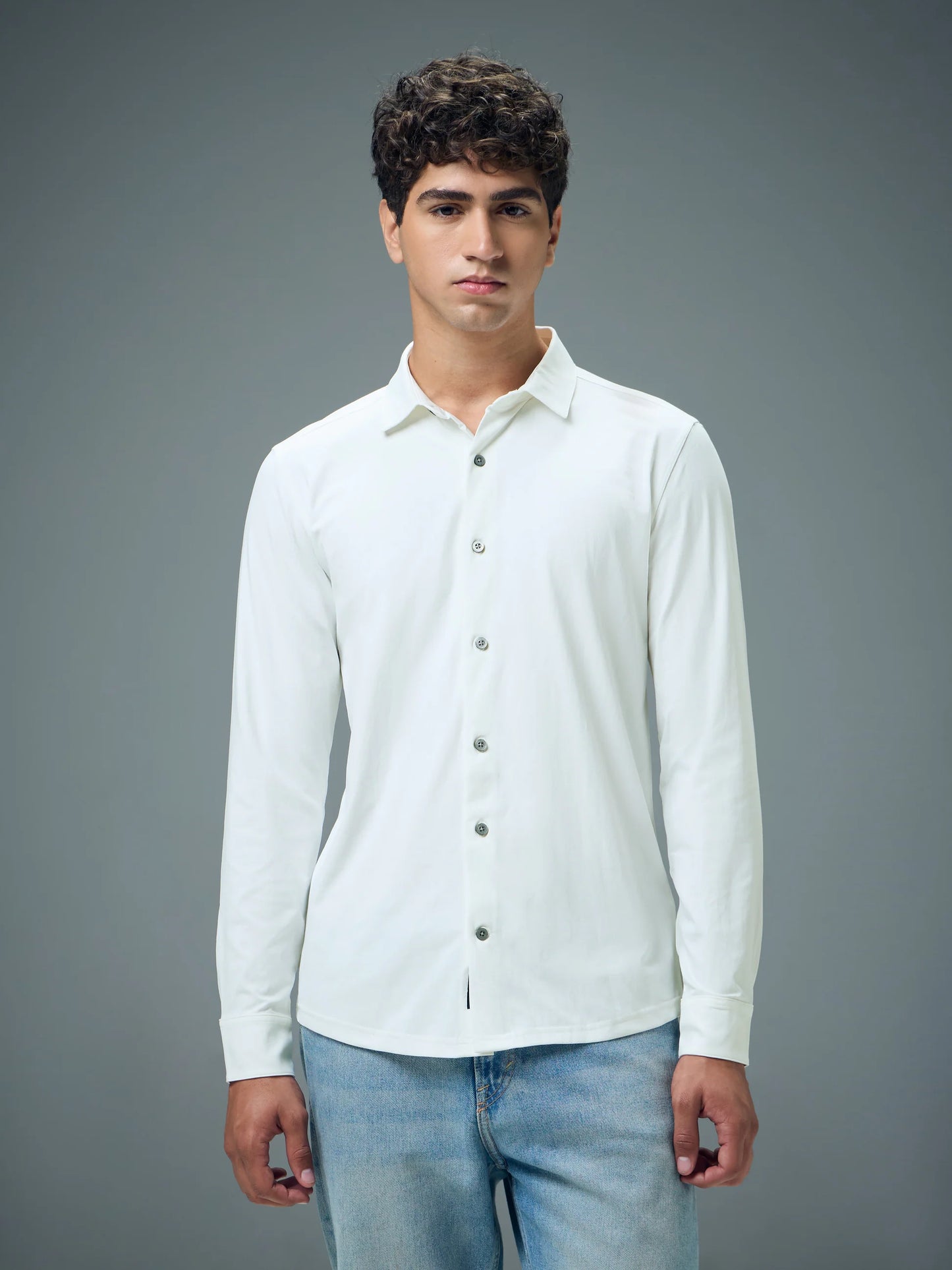 Men Solid Regular Fit Spread Collar Casual Shirt
